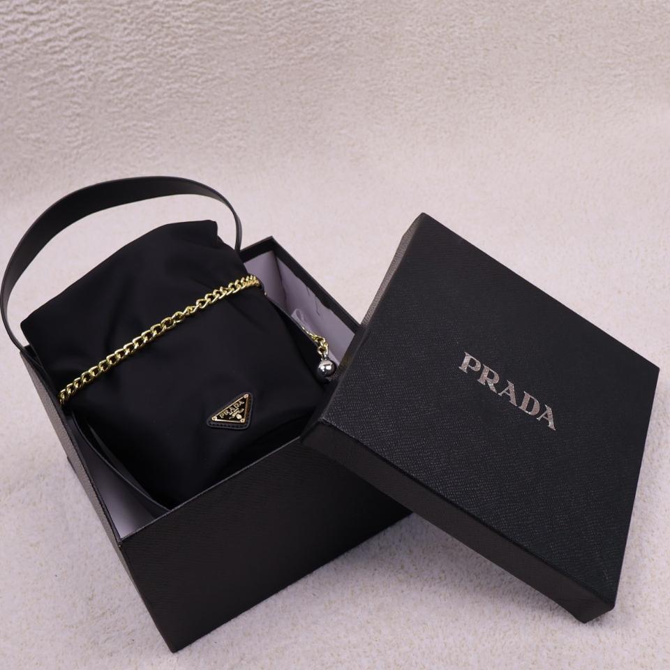 프라다 쁘띠 삭 누아르 미니 리나일론 버킷백