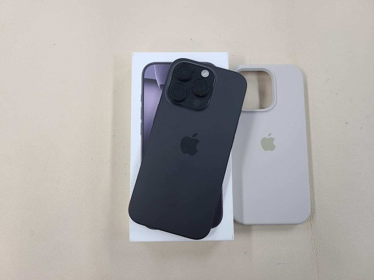 아이폰16프로 256G 밧데리100프로  무기스 상태최상 실사용3개월^^