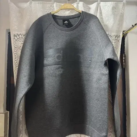 아디다스 맨투맨 110