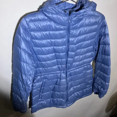 L)유니클로 여성 울트라라이트다운 후드 경량패딩