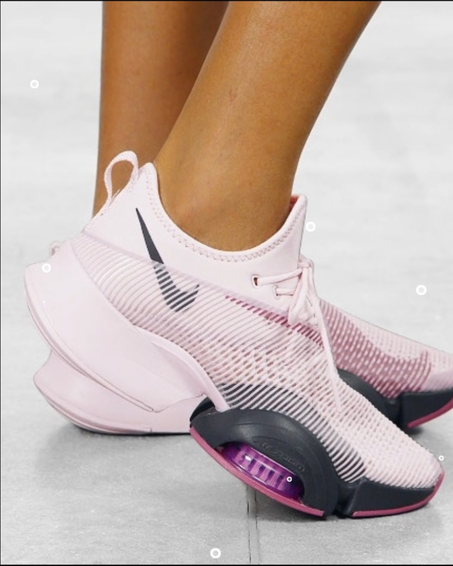 나이키 러닝화 에어 줌 슈퍼렙 BQ7043-665사이즈230많이 신지