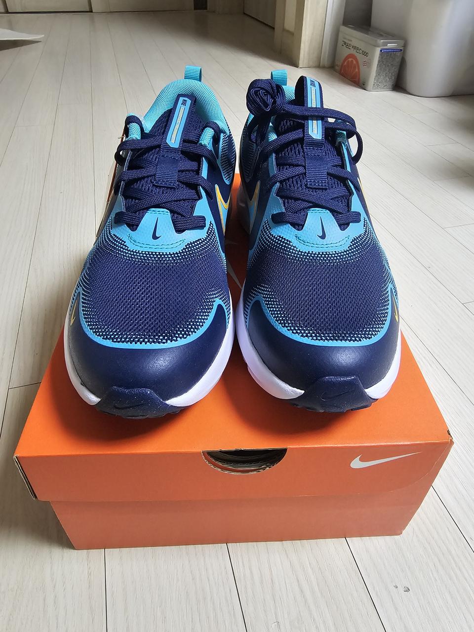 나이키 코믹스 러너 러닝화 사이즈240 새상품 정품