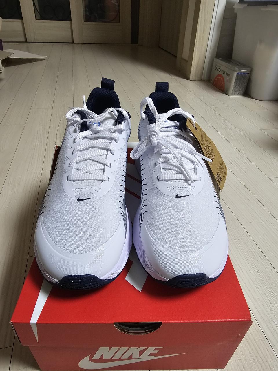 나이키 에어맥스 운동화 사이즈265 새상품 정품