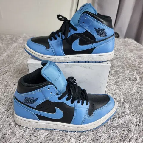 [255] 나이키 신발 조던 1 미드 유니버시티 블루 블랙 운동화 농구화