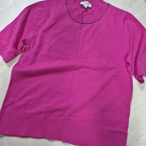 정품 COS 니트 반팔