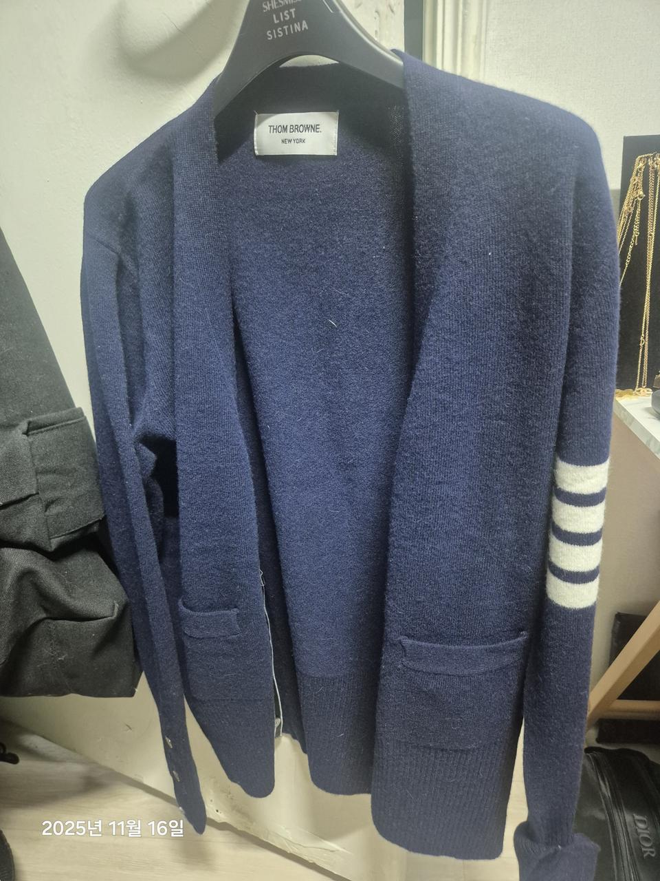 톰 브라운 가디건 s.t