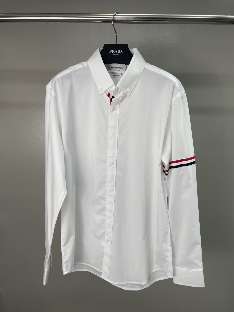 톰브라운 암밴드 셔츠