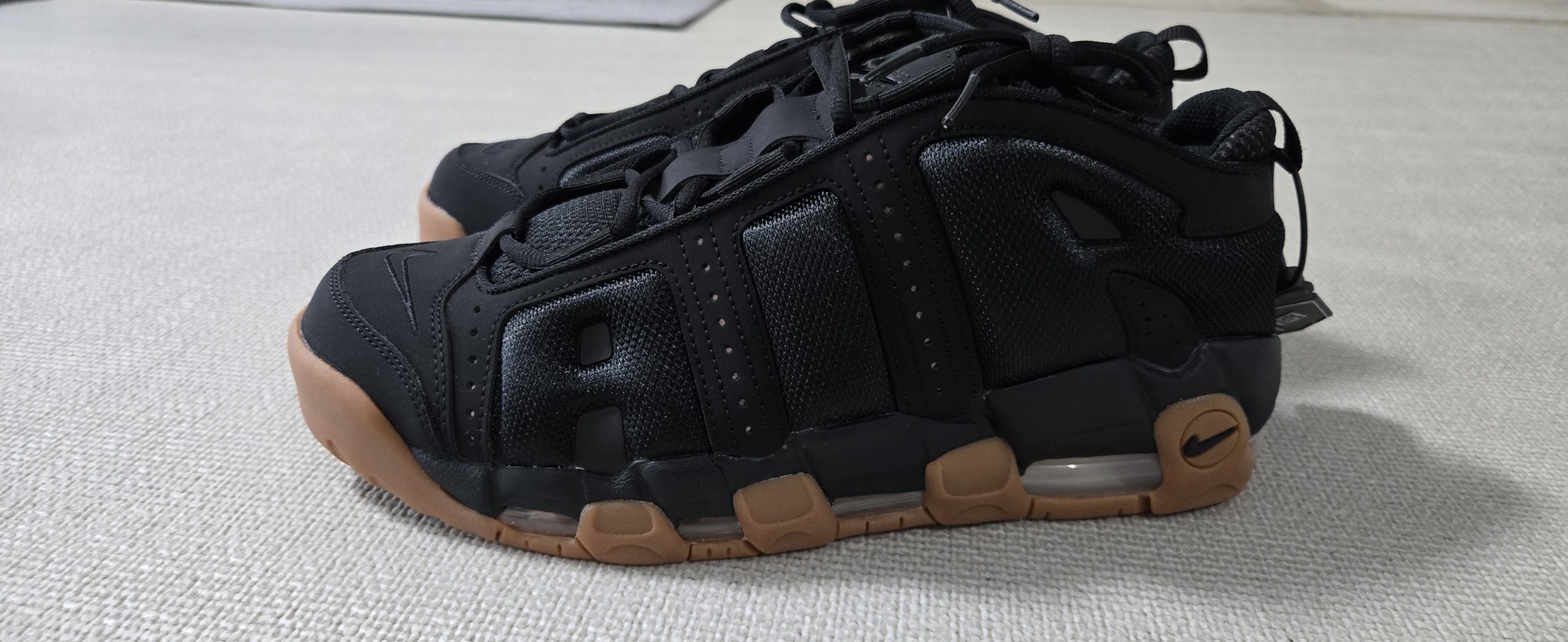 나이키 에어 모어 업템포 로우 블랙 285사이즈