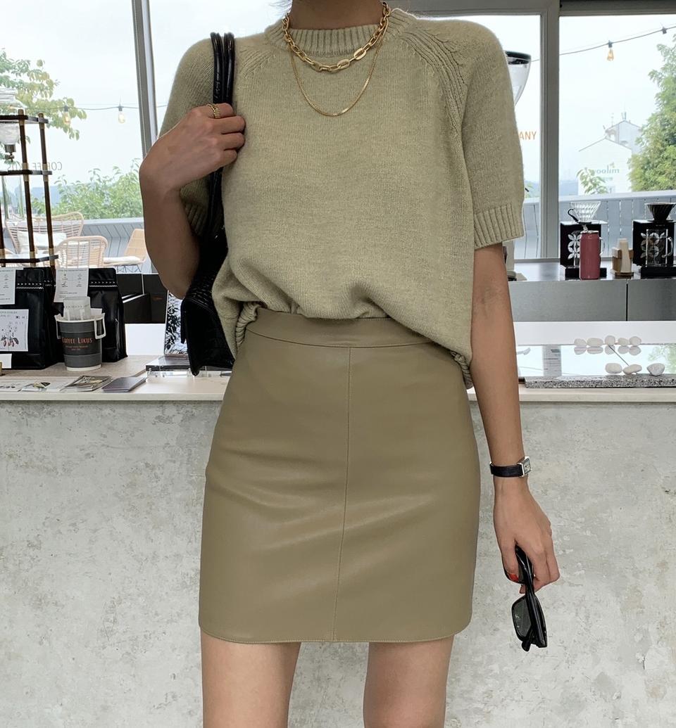 폭닥폭닥한 반팔 라운드니트 카키컬러