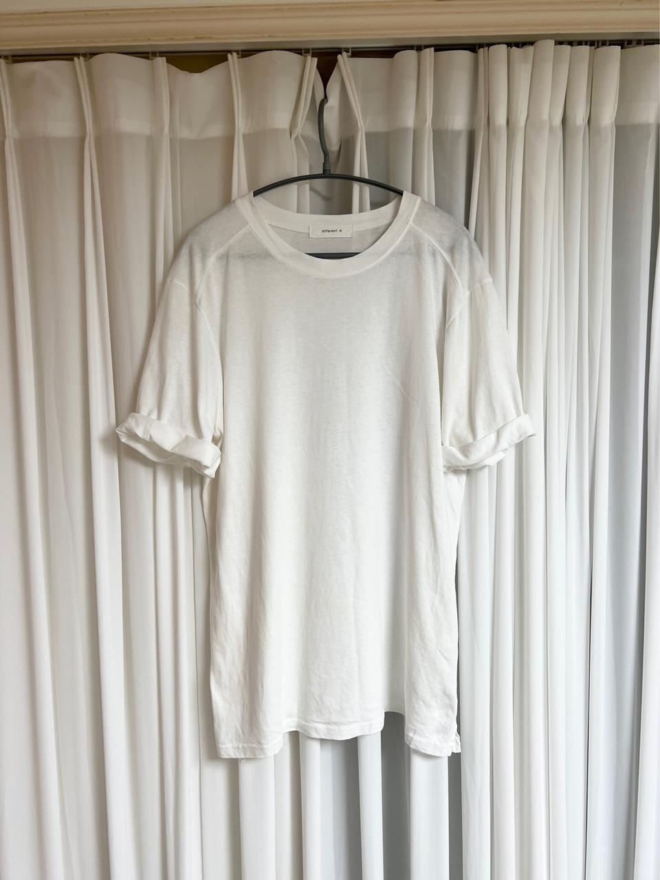 different A 화이트 반팔 라운드티셔츠