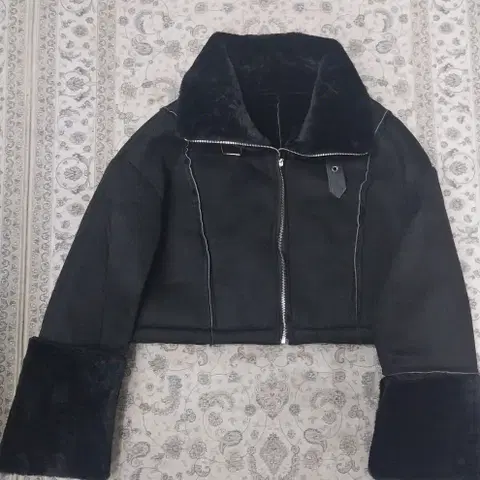 블랙 스웨이드 크롭 무스탕 자켓