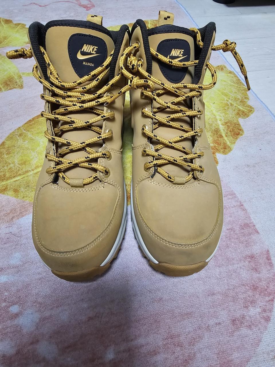 나이키 마노아 레더 워커 부츠입니다