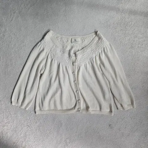 KUMI KYOKU 쿠미쿄쿠 아이보리색 가디건 XS사이즈