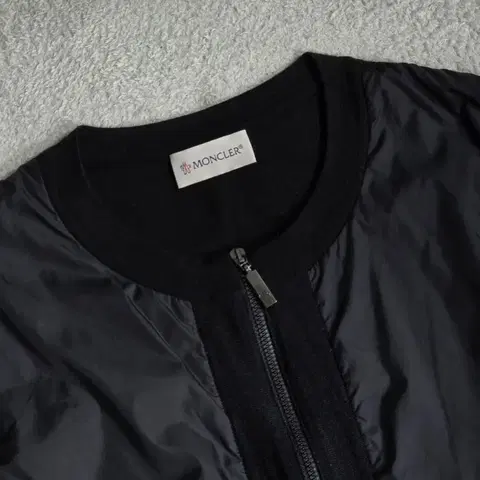 몽클레어 매장판 트리콧 나일론 니트집업 S사이즈