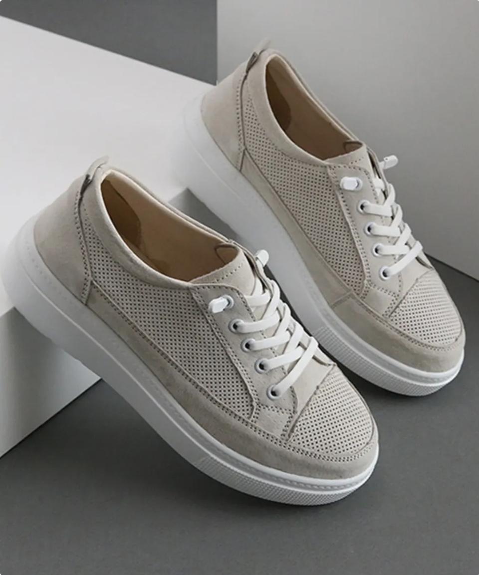 새상품 고급스러운 스니커즈 베이지235 240