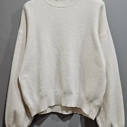 [ 1+1 ] GU ) 아이보리 목폴라 니트 M