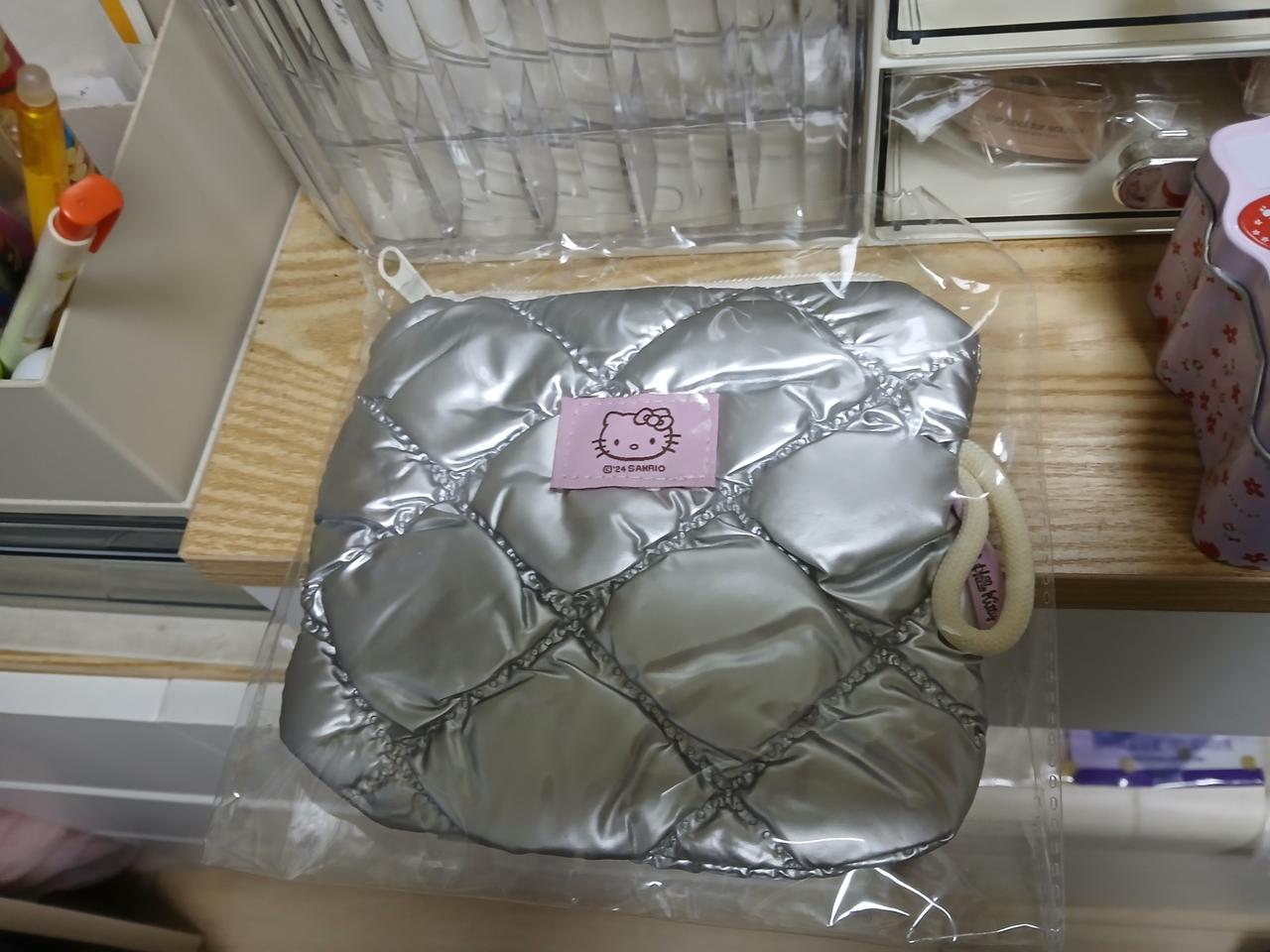 필리밀리 헬로키티 실버 파우치 새상품 팝니다