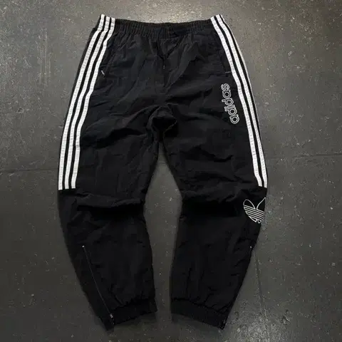 100 아디다스 올드스쿨 누빔 나일론 팬츠