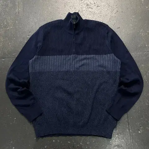 105 켈빈클라인 반집업 니트