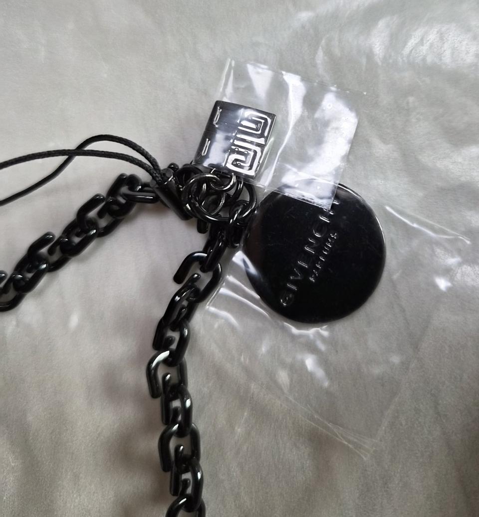 지방시 폰 스트랩(새상품)