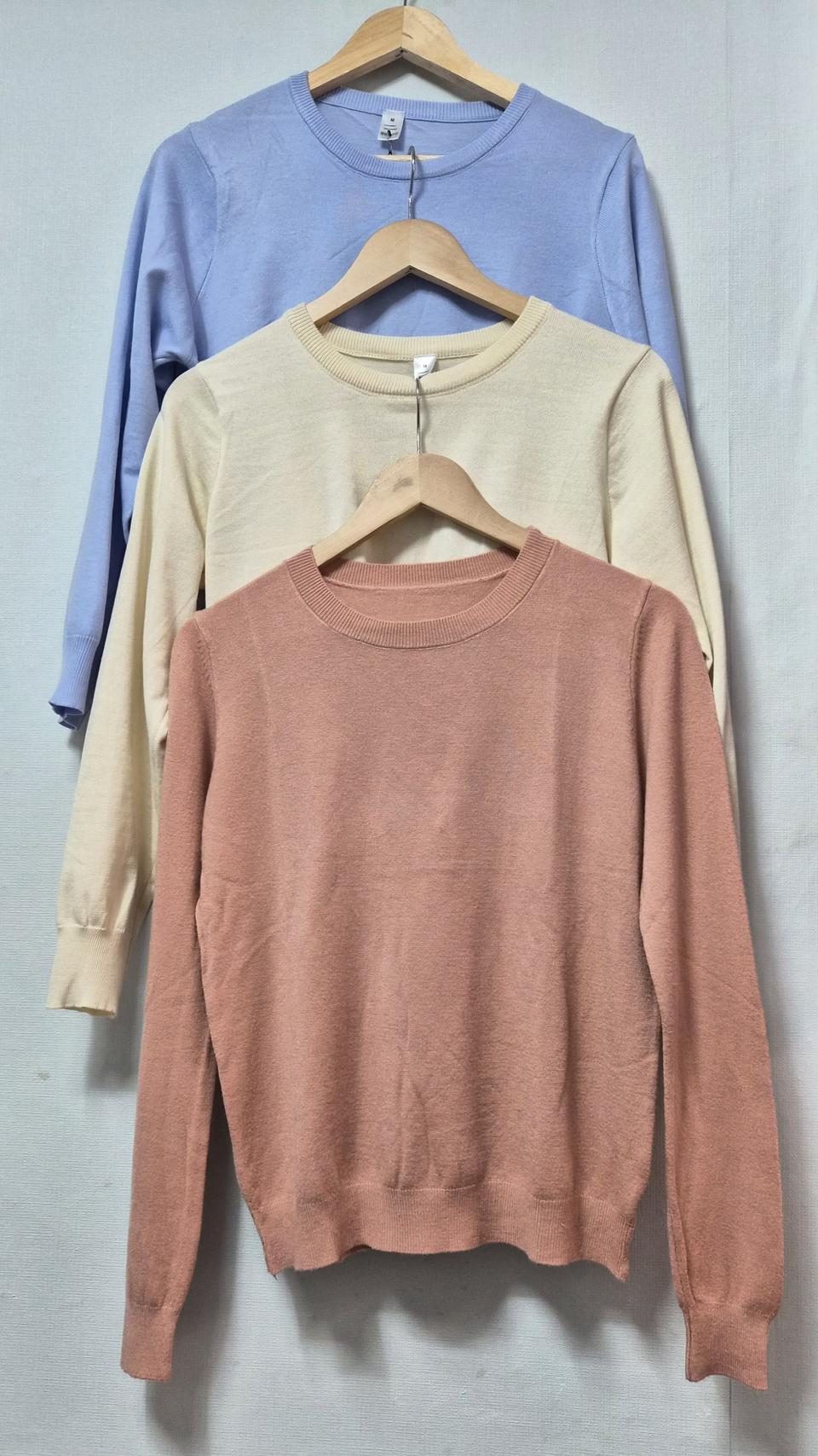 라운드넥 단색 스웨터