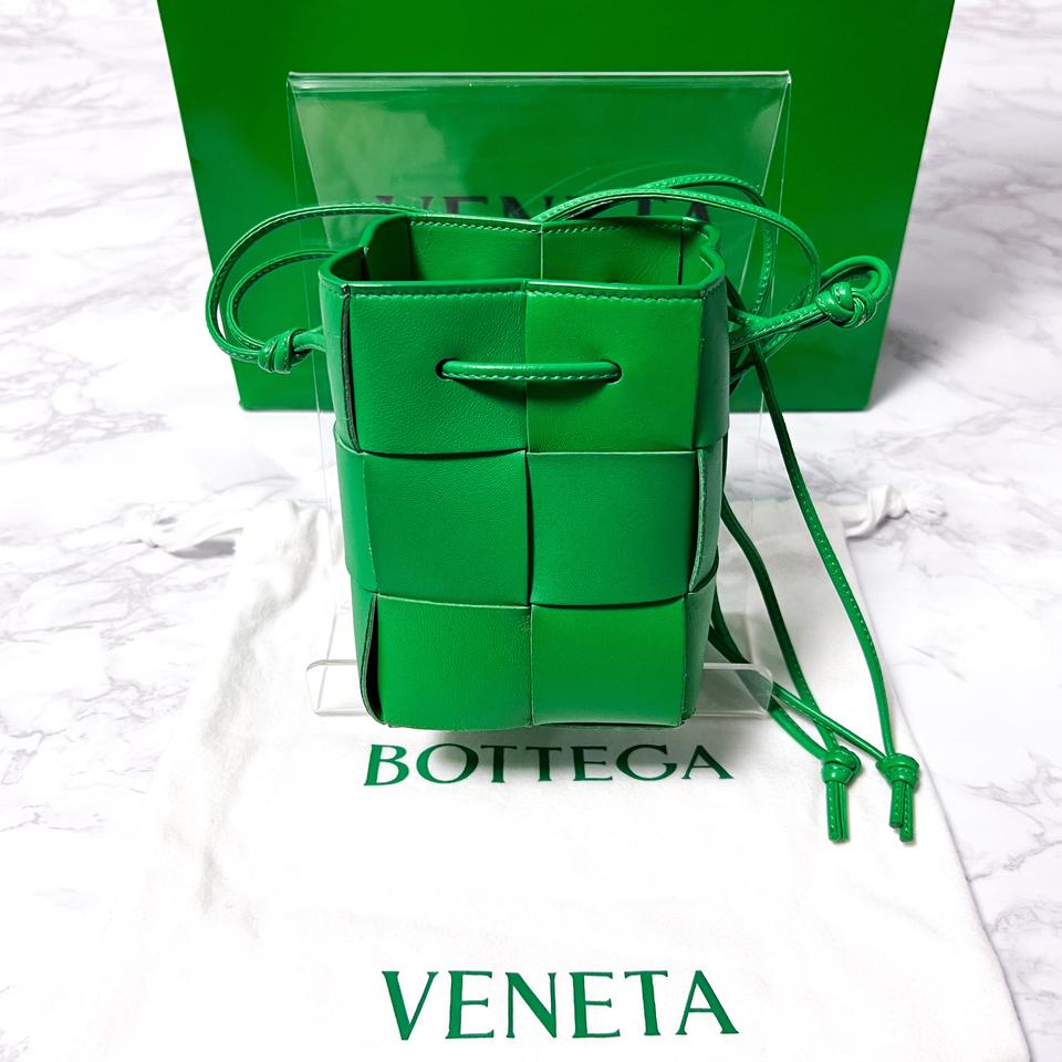 보테가베네타 카세트 미니 버킷백