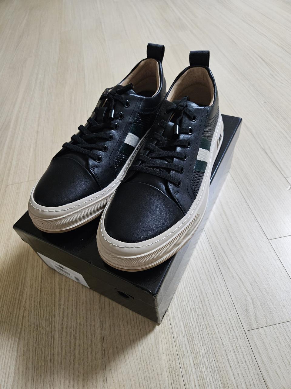 TCR 남성 소가죽 스니커즈 260 블랙 팔아요 새상품