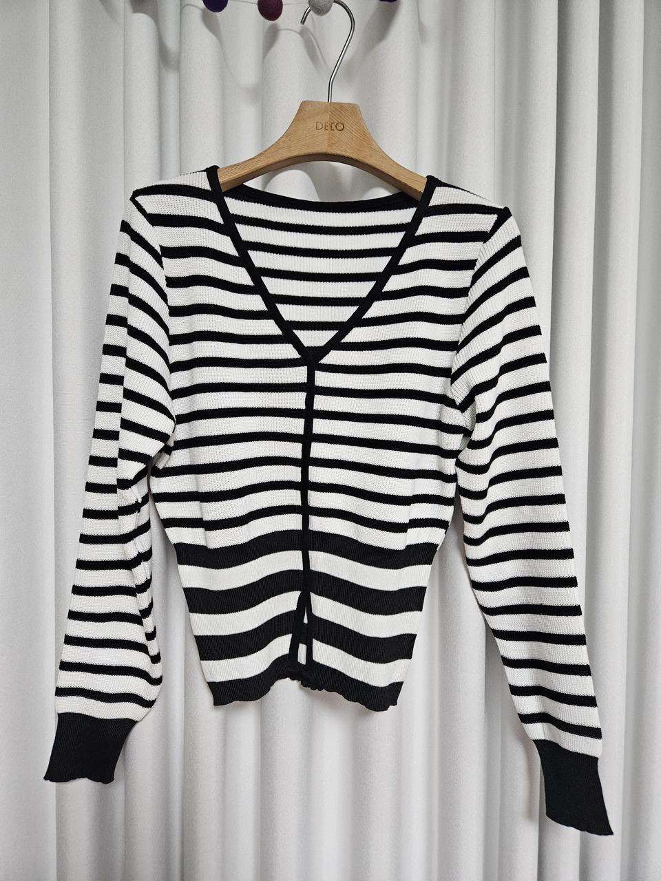 (새상품)스트라이프 브이넥 가디건