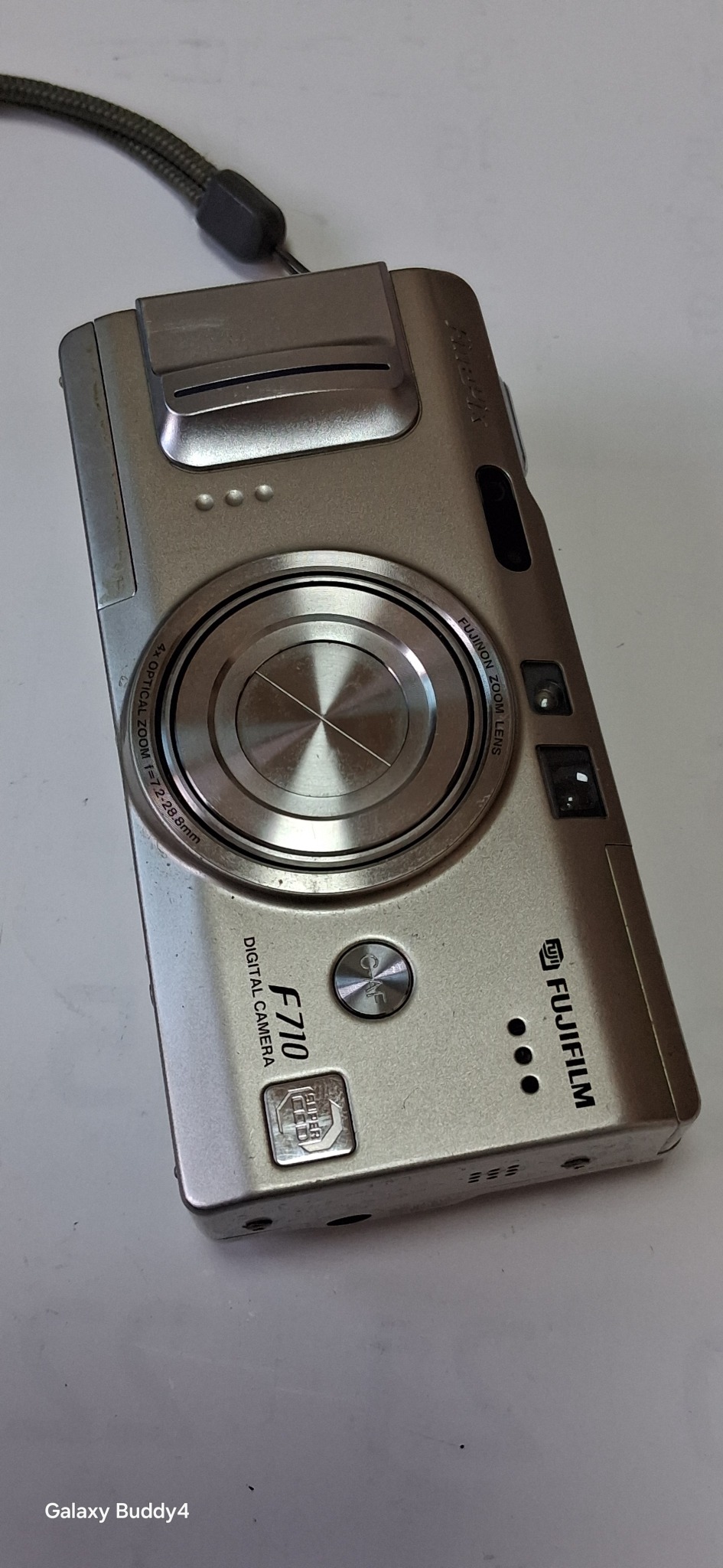 빈티지  후지필름 파인픽스 F710 디카 연골드((점검필요합니다))