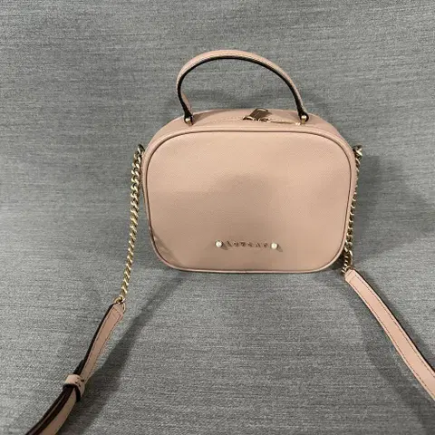 러브캣 천연가죽 크로스백/새상품수준