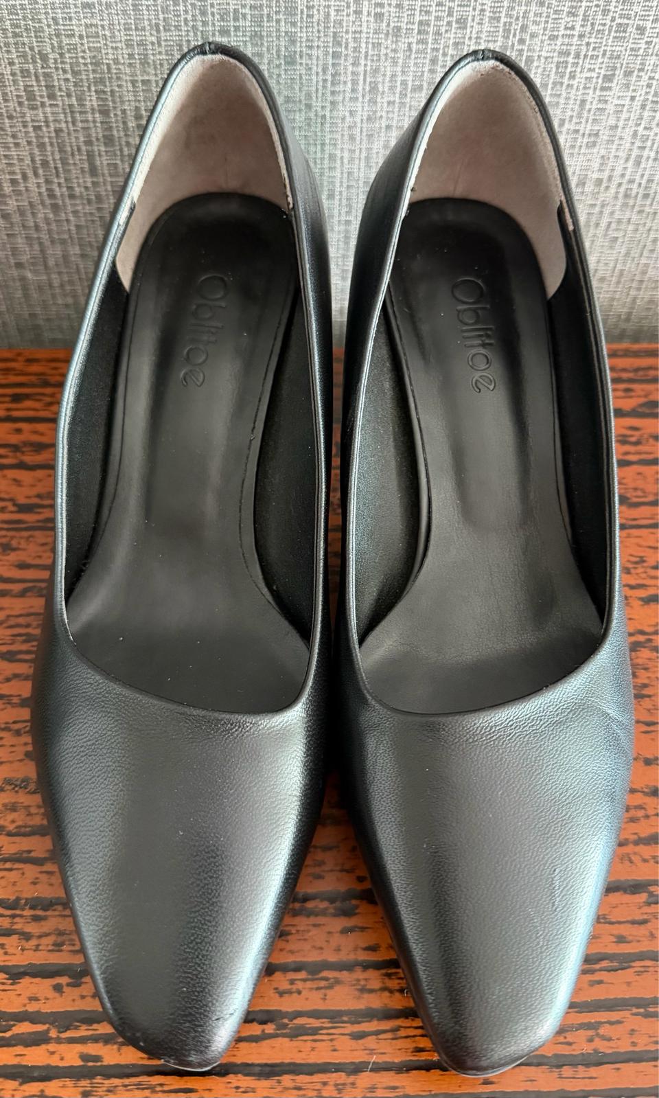 [미착용] 오블리토 블랙 소가죽 세미 스퀘어 펌프스 구두 235