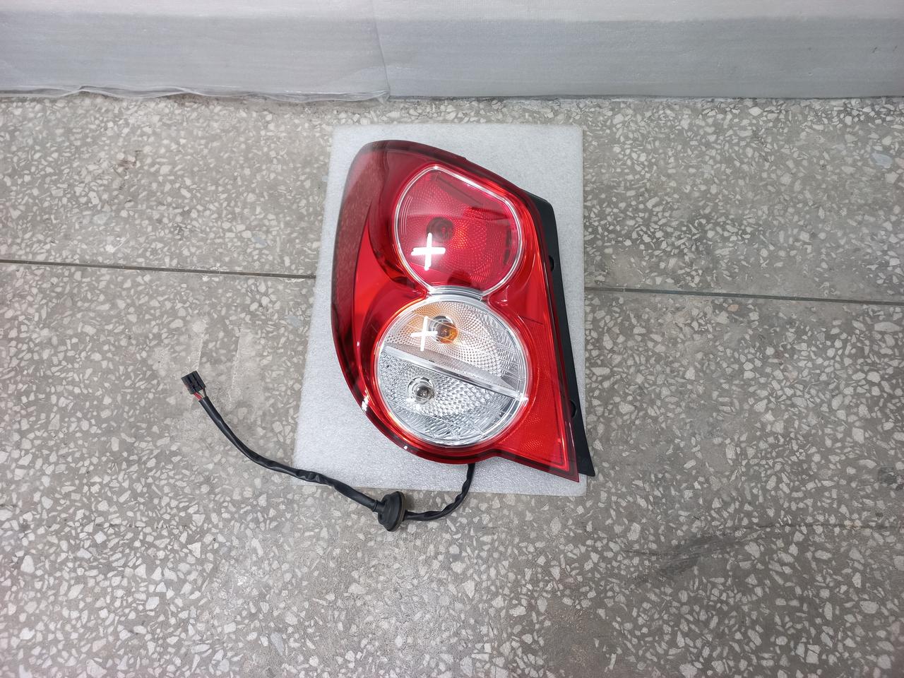 아베오 세단 운전석 후미등