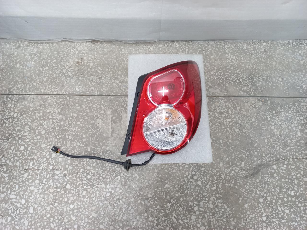 아베오 세단 조수석 후미등