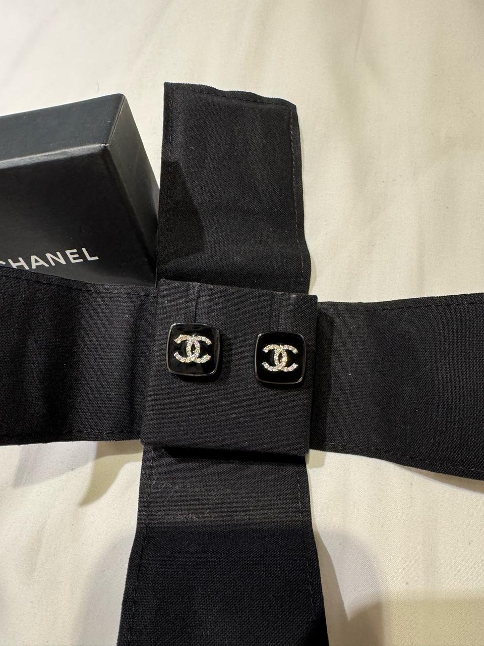 샤넬 cc로고 블랙 레진 귀걸이