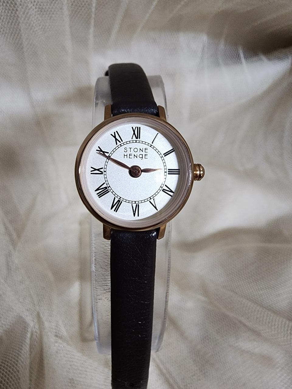 스톤헨지 가죽 시계 Roman Dial 여성용