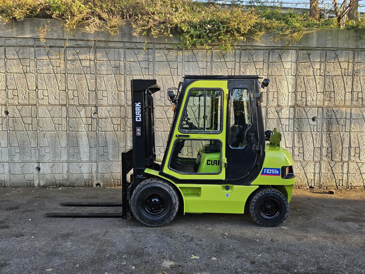 (중고지게차) 클라크 FX253D 디젤 2.5톤지게차 (사이드쉬프트)