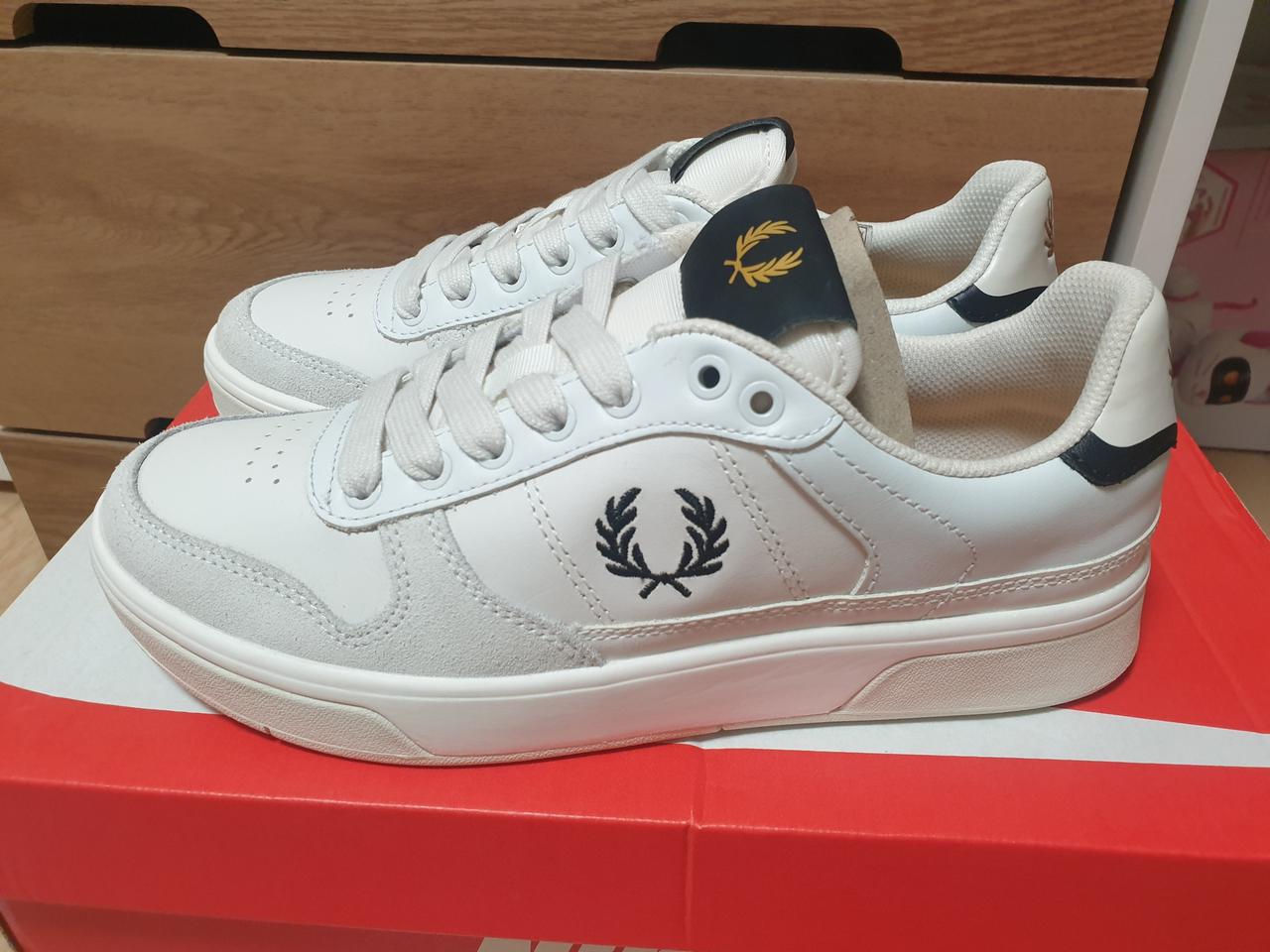 프레드페리 화이트 스니커즈 운동화 250 새거