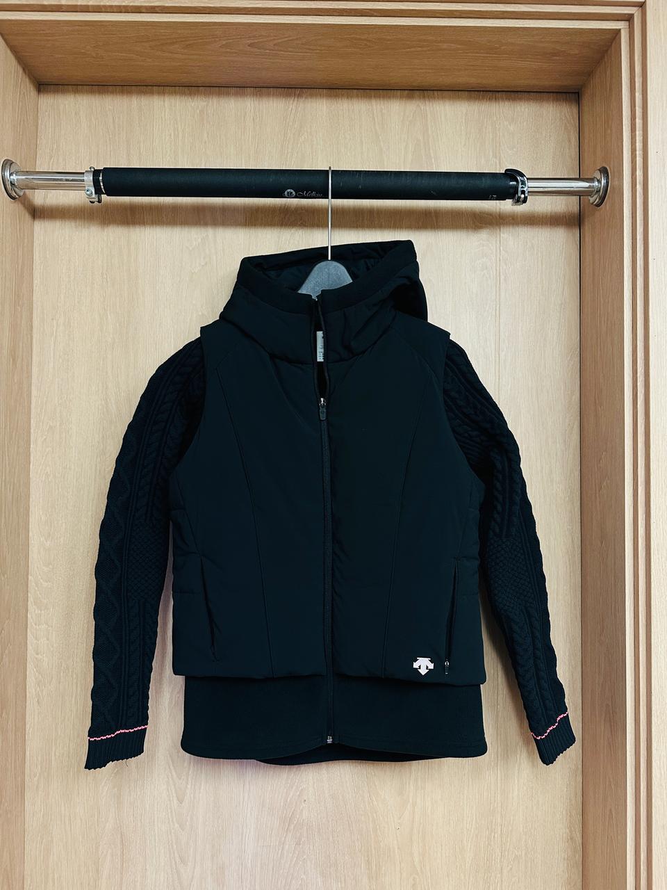 (미착용/새상품) 데상트 여성 니트 패딩 베스트 블랙 85