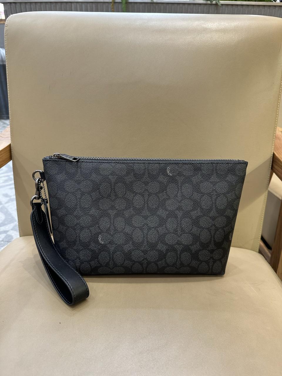 코치 시그니처 캠버스 포치 CCF32. 블랙