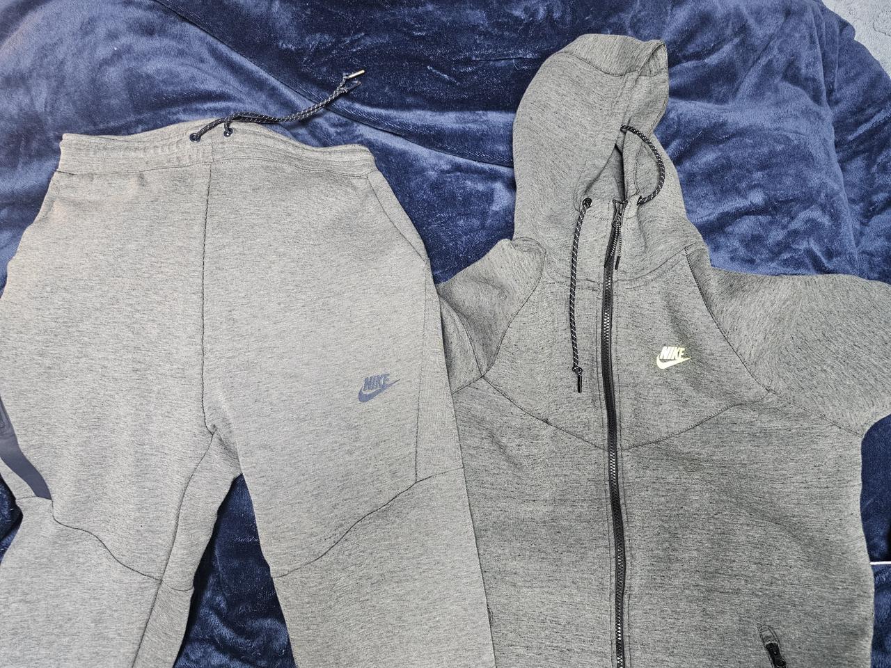 나이키 테크팩 L 상하의 세트입니다