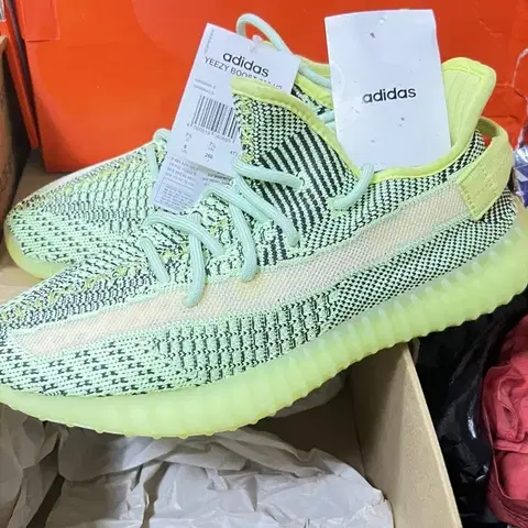 아디다스 이지부스트 350 V2 이즐리 신품 아코