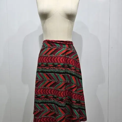 이세이미야케 랩 패턴 A라인 스커트 레드/그린