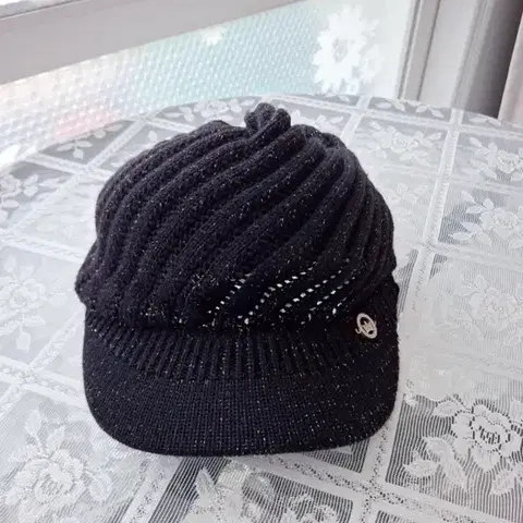 블랙 니트 챙모자