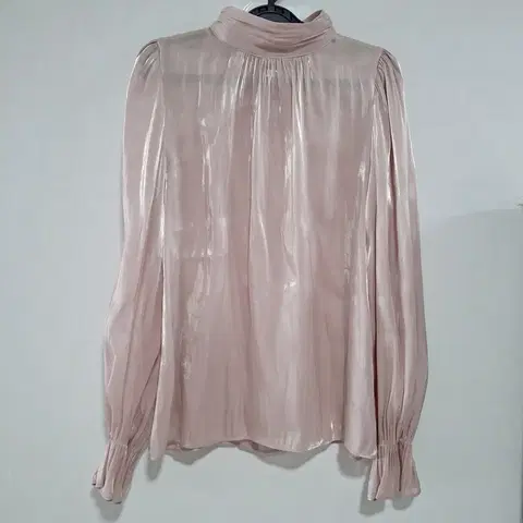 nymph 핑크 하이넥 새틴 블라우스