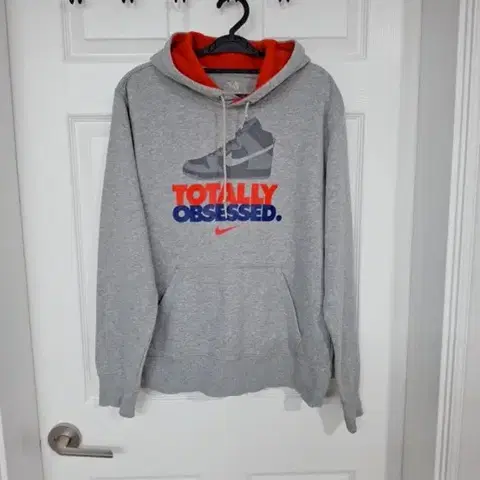 나이키 스우시 회색 후드티