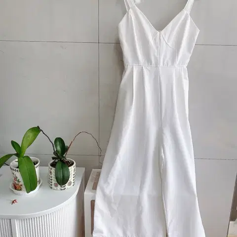 화이트 뷔스티에 점프수트 탑드레싱