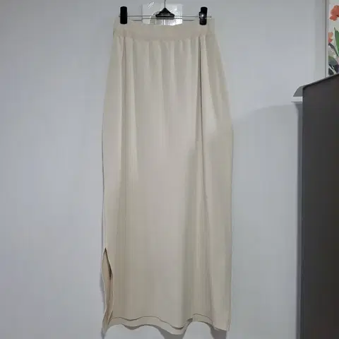 르꼬르망 아이보리 니트 롱 스커트 트임 스커트