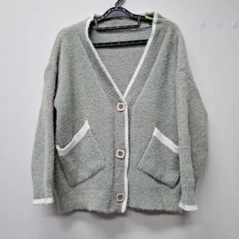 민트색 브이넥 니트 가디건