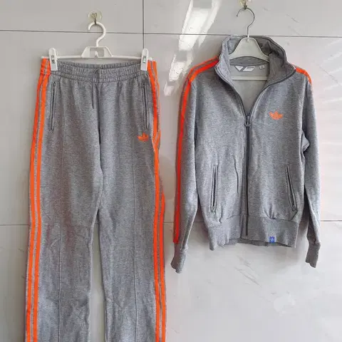 아디다스 회색/주황 트레이닝복 세트