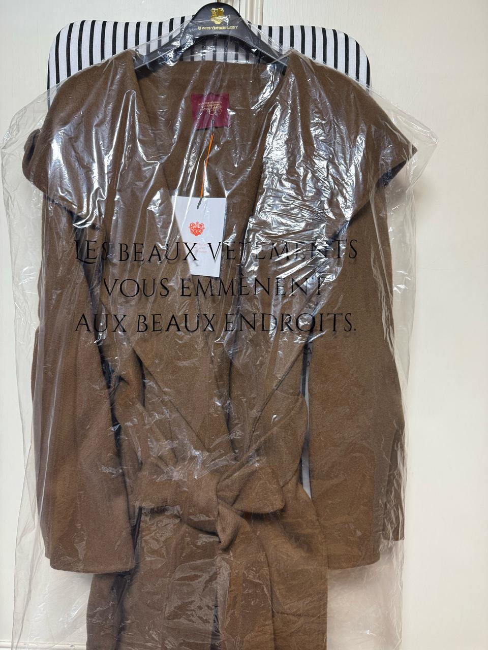 코스모폴리탄줄라이 예지스 QV 코트 Queen VICTORIA